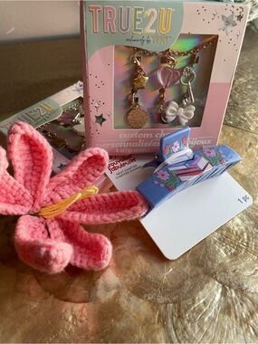 NWT & NIB Accessories Beauty Bundle! Feminine & can be personalized!
